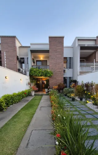 CASA DÚPLEX em RUA PRIVATIVA no EUSÉBIO, a 2 minutos do Centro.