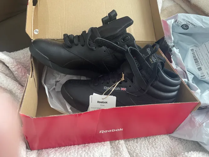 Tênis importado NOVO REEBOK PRETO