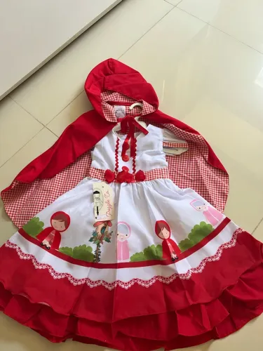 Vestido chapeuzinho vermelho