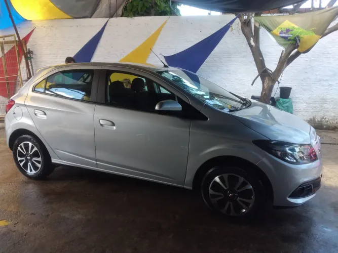 Chevrolet Onix Hatch LTZ 1.4 8V Flex Power Aut. 4P 2015