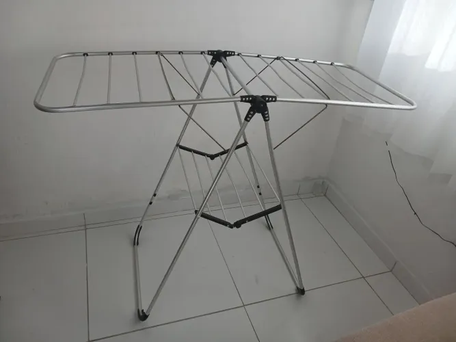 Varão de roupa chão dobrável aluminio
