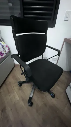 Cadeira Escritório Giroflex Preta