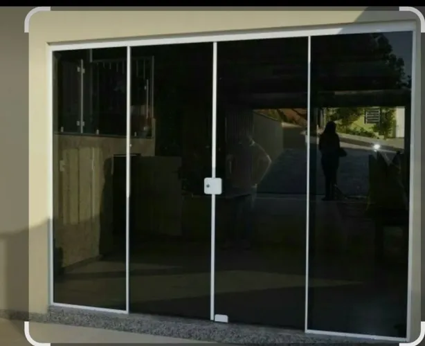 porta blindex de correr de duas folhas. vidro fumê medida 2,40x2,50.nova na embalagem