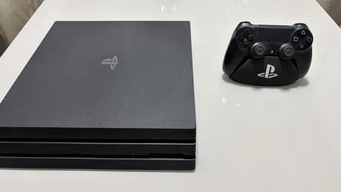 PS4 Pro + Controle