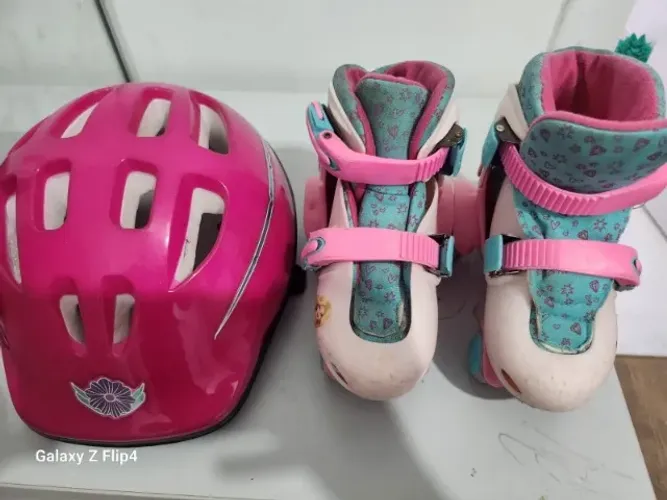 Patins infantil com capacete usado/ bom estado