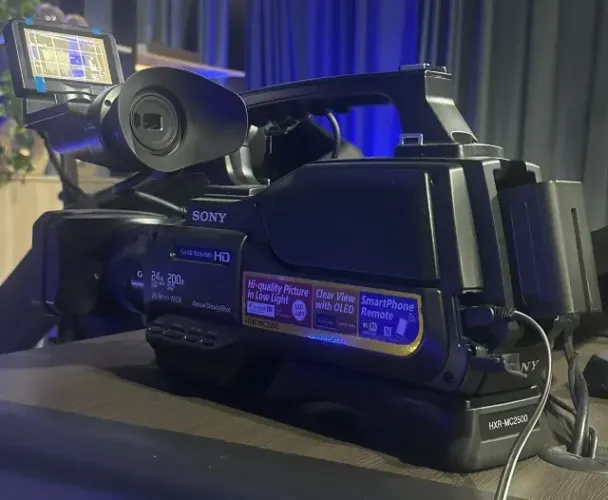 Filmadora Profissional Sony HXR-MC2500 Full HD 12x HDMI