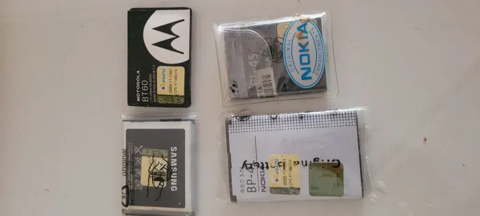 Mais de 800 baterias de celular