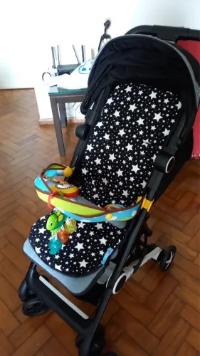 Vende se carrinho de bebê para passeio