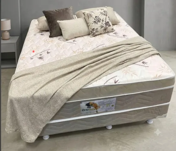 Vendo Cama Box Casal D33 / Suporta até 250 kg / R$659,00