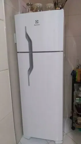Geladeira 220V Electrolux