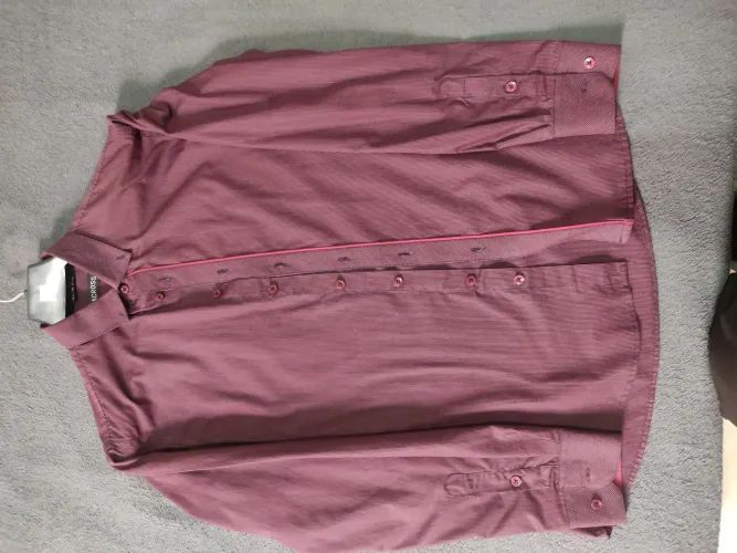 Camisa social Vinho e preto