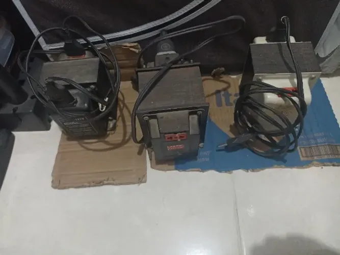 Três transformado de 127 V para 220 V ou 220V para 127V