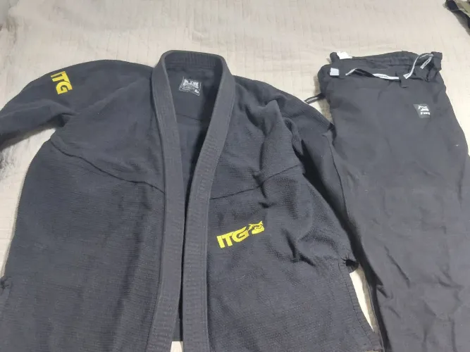 KIMONO IN THE GUARD JIU-JITSU
