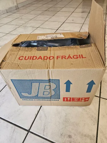 Grelha e Churrasqueira nova na caixa