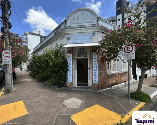 Prédio comercial, com 167,00 m², possui 04 salas locadas, prédio de esquina, ideal para se