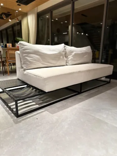 Sofá 2 lugares contemporâneo 