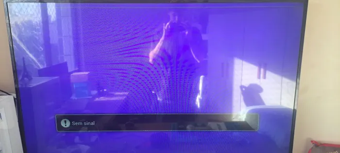 TV philips com pequeno defeito