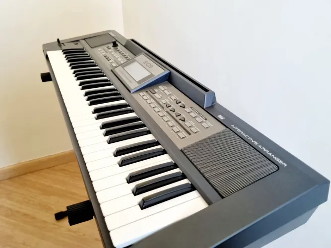 Teclado Roland E-9