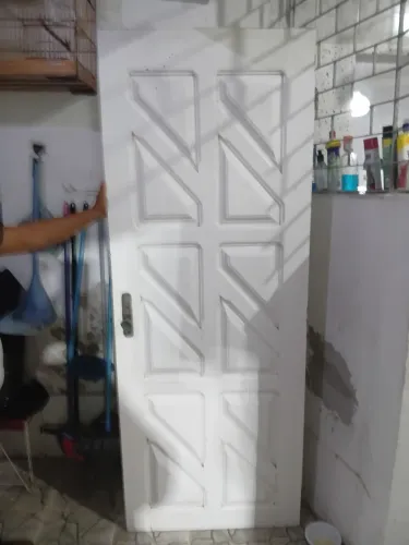 Porta De Madeira Maciça Nobre Maracatiarua Com Fechadura e Chaves Semi-nova Pintura Nova