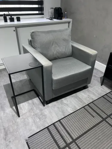Poltrona Confortável Cinza - Design Moderno para Sala ou Escritório