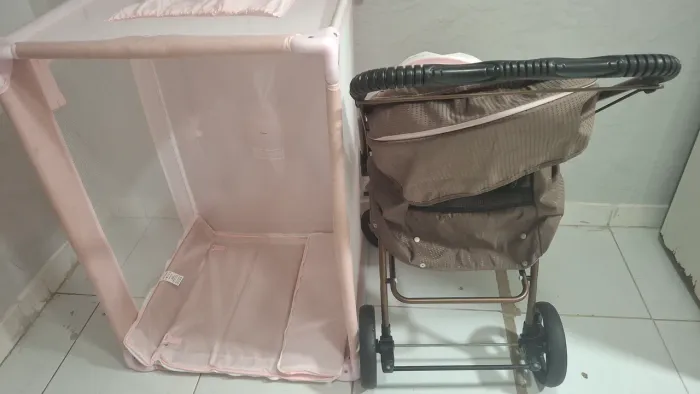 Vendo berço portátil e Carro de bebê.