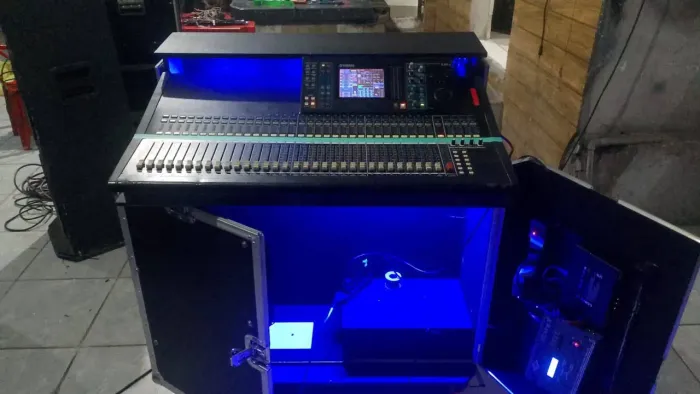 Mesa Digital Yamaha LS9-32 32 Canais + Case Profissional