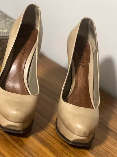 Sapato salto Schütz 