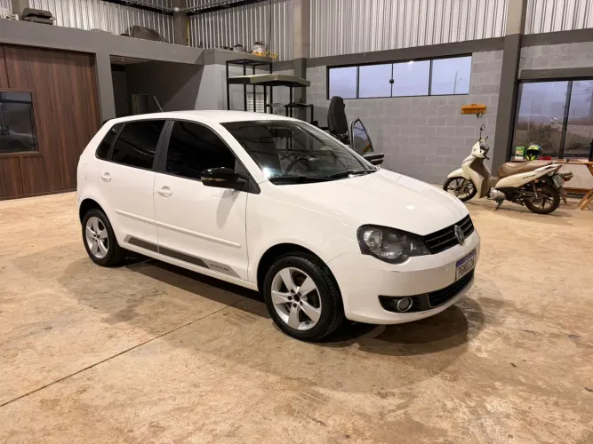 Volkswagen Polo Sportline I Motion 1.6 T.flex 5P 2014