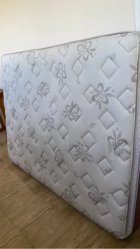 Colchão casal seminovo 138x198