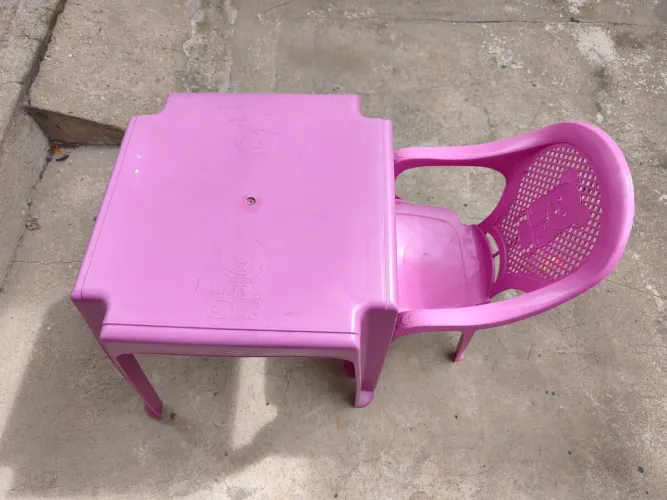 Mesa e cadeira infantil
