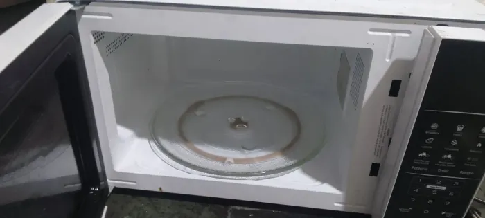 Microondas Britânia volts 220