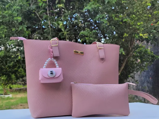 Bolsa feminina grande de lado
