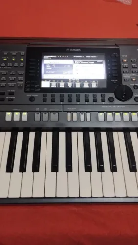 Teclado Yamaha PSR-S770