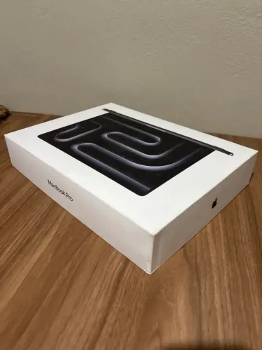 MacBook Pro m5 16 gb 512 gb lacrado