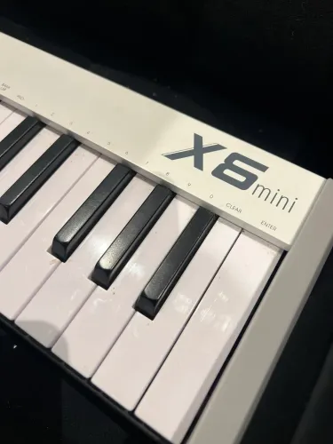 TECLADO MIDI 61 teclas