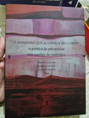 Vendo livro O Feminino que Acontece no Corpo