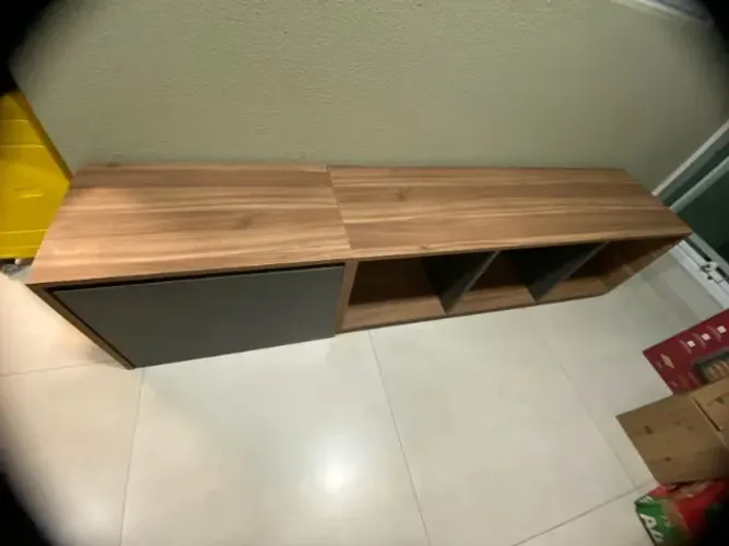 Rack De Madeira Com Divisórias Em Preto, Gavetão E Rodízios (Usado)
