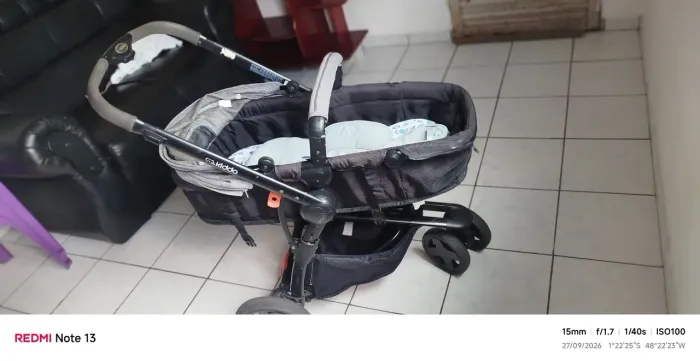 Carinho e bebê conforto