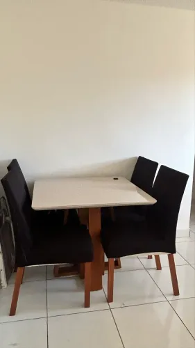 Mesa 4 cadeiras 