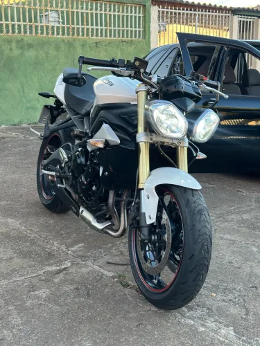 Triumph Street triple 675