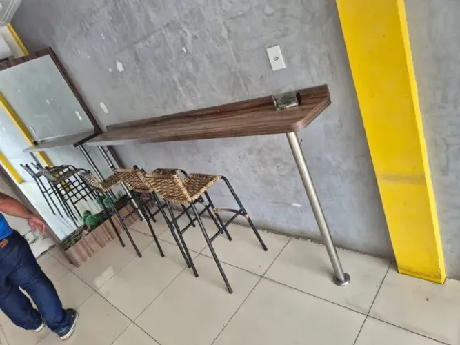 Bancada Alta em MDF + 3 Banquetas Altas - Ideal para Comércio ou Área Gourmet