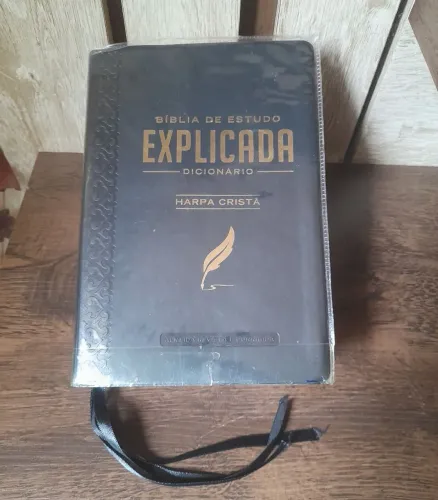 Bíblia de estudo explicada (Tamanho médio)