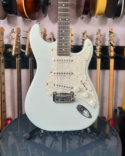 Guitarra G&L Tribute S-500