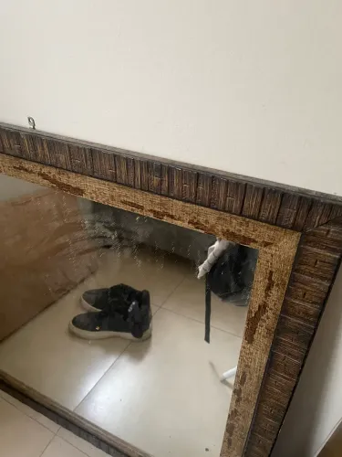 Espelho com moldura