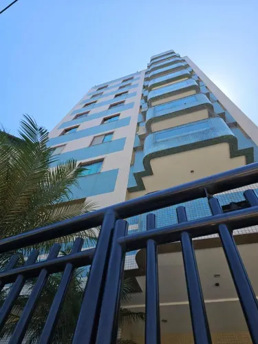25 de agosto, Amplo apartamento de 2 quartos com 110m com varanda, 1 vaga.