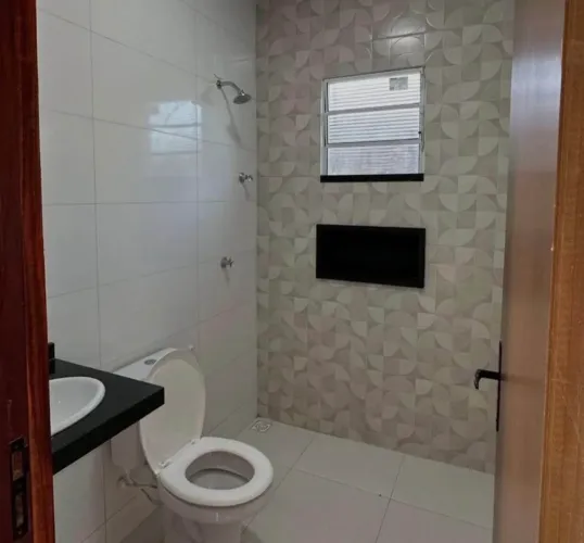 CASA A VENDA EM JUAZEIRO DO NORTE. DOCUMENTAÇÃO INCLUSA, GARAGEM AMPLA
