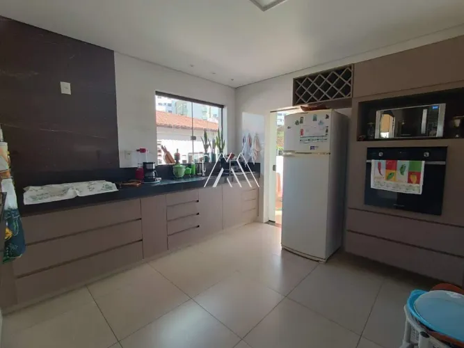 Vendo casa em Itaúna em excelente localização!