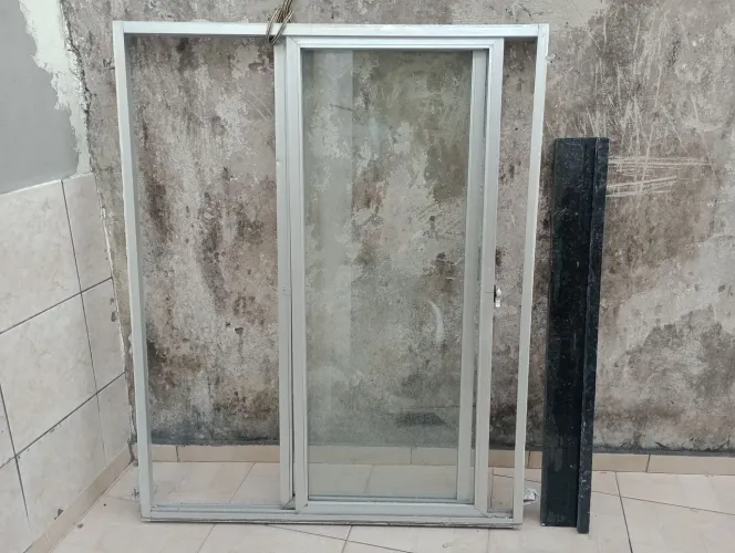 Janela de alumínio com vidro 4mm medidas altura 1,50, largura 1,20