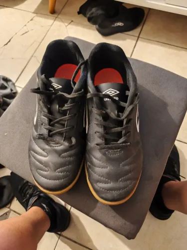 Chuteira umbro 36