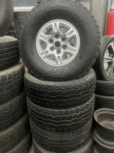 Jogo de rodas seminovas Aro 15" GM Silverado DLX com pneus DUNLOPE FALKEN WILDPEAK